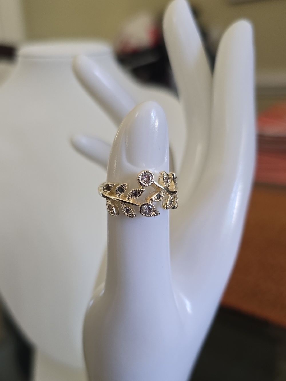 FASHION JEWELRY SILVERTONE & GOLDTONE FLORAL RING SIZE 7